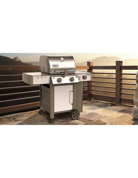 Barbecue a gas Weber Genesis II LX S-240 GBS vista con sfondo