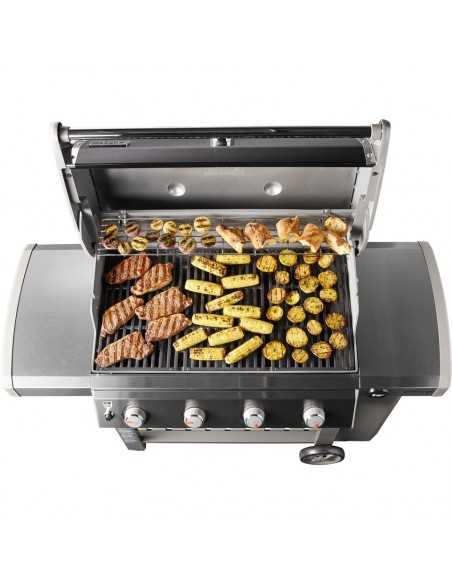 Barbecue a gas Weber Genesis II E-410 con cibo su griglia