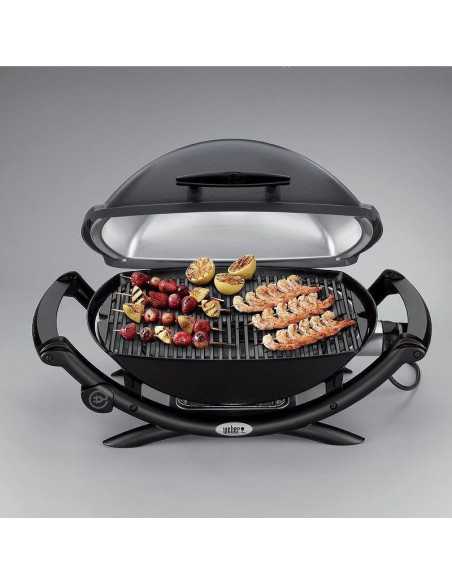 Grill elettrico Weber Q2400 con cibo in cottura