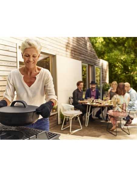 Cocotte Gourmet BBQ System Weber comoda per tenere in caldo la carne