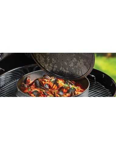 Cocotte Gourmet BBQ System Weber con carne in cottura
