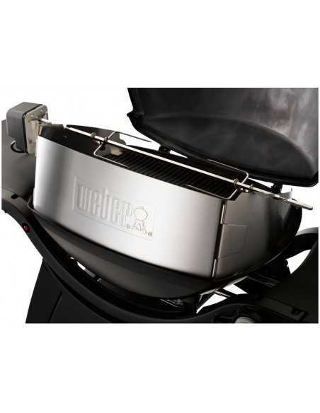 Girarrosto per Weber Q serie 300 e 3000 montato sul grill Girarrosto per Weber Q serie 300 e 3000 montato sul grill