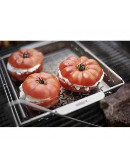 Vaschetta Weber per verdure (per supporto multilivello) con pomodori ripieni al barbecue