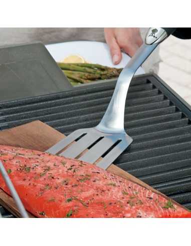 Spatola Weber inox con salmone su placca Weber in cedro