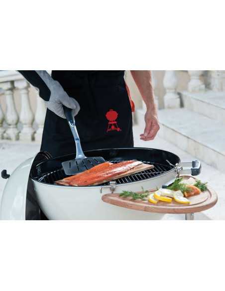 Spatola Weber da pesce in inox con salmone alla griglia