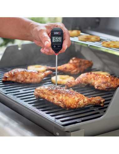 Termometro istantaneo Weber - Tascabile - misurando la temperatura di cottura del pollo Termometro istantaneo Weber - Tascabile - misurando la temperatura di cottura del pollo