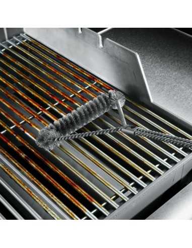 Spazzola grande a T weber durante al pulizia della griglia in acciaio