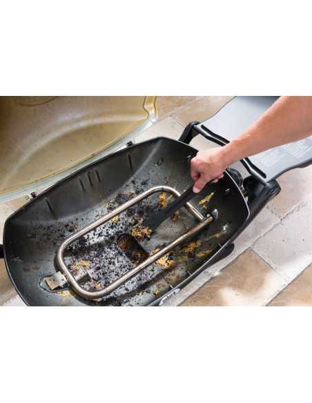 Kit 2 pezzi Weber per la pulizia di barbecue a gas su sfondo bianco