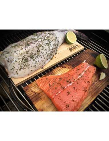 Ricettario Weber coda di rospo e salmone su placca in cedro, credits bbq4all