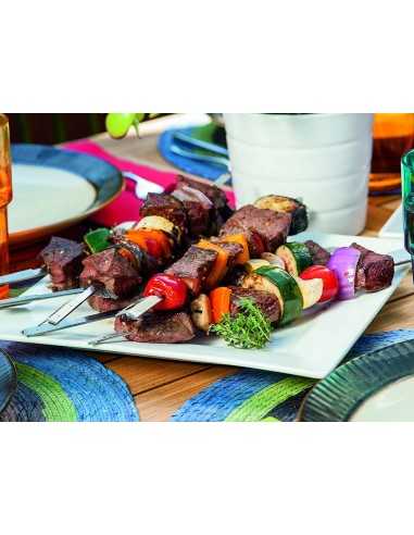 Serie di sei spiedini Weber con supporto su sfondo bianco