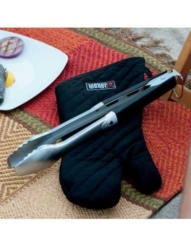 Pinza Weber in acciaio inox su sfondo bianco