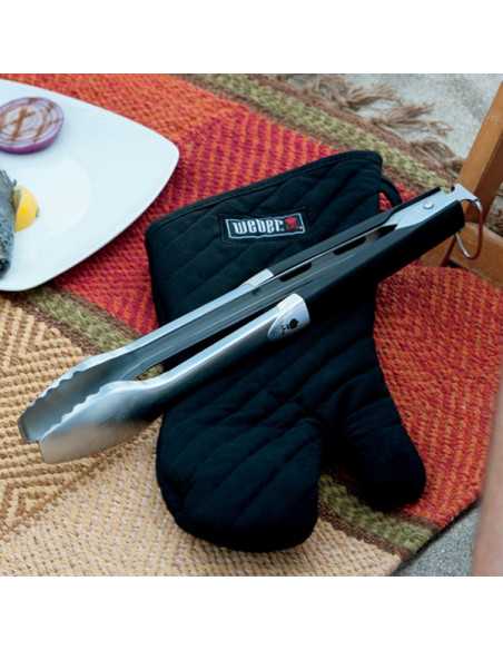 Pinza Weber in acciaio inox su sfondo bianco