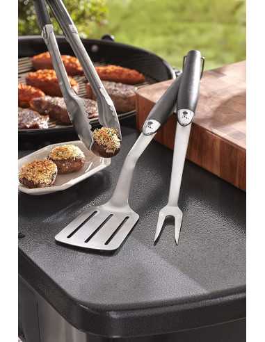 Kit 3 accessori Weber in acciaio inox su sfondo bianco